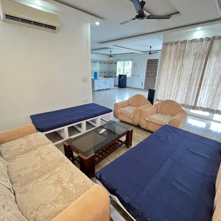 GoBravo 16 3BHK Farm with Pool & Lawn Sec150 Noida