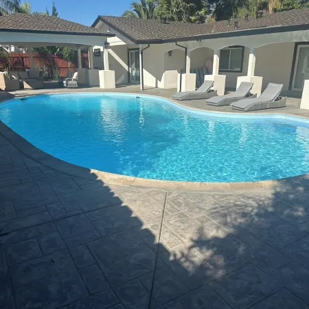 Spacious cozy Oasis retreat with private pool Backyard