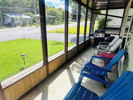 Completely Renovated Home in Parry Sound,with Full Kitchen, Laundry & Gazebo!