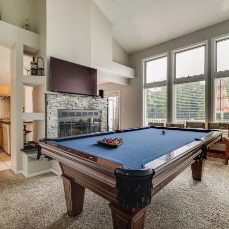 Near Big Boulder Mtn! Home w/ Fireplace & Games