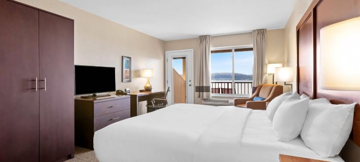 Comfort Inn & Suites Munising-Lakefront Hotels in Alger County