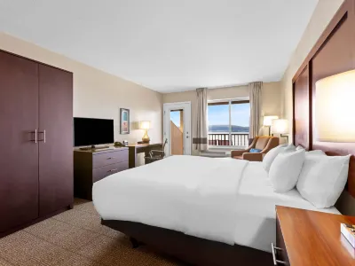 Comfort Inn & Suites Munising-Lakefront Hotels near Horseshoe Falls