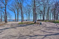 Game Room + Lake Tawakoni Access: Family Getaway! - parking