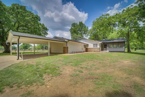 บ้าน Tulsa ที่มีการตกแต่งดี w/ Fire Pit & Patio! - โฮมสเตย์
