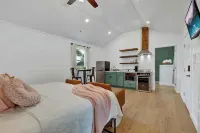 프레드까지 8분, 힐 컨트리의 케이트 코티지