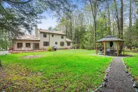 Game Room-Pool Table-Wet Bar-Fire Pit-Lake Access