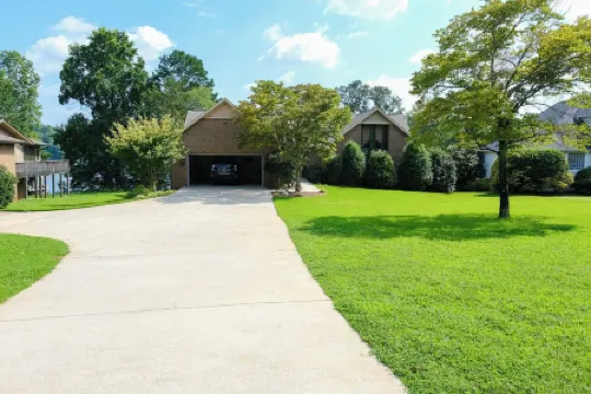 Family Retreat on South Cove of Lake Keowee; Private Dock; ~ 10 Mi from Clemson