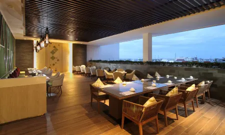 FOX Hotel Pekanbaru Отели рядом с Аэропорт Симпанг-Тига