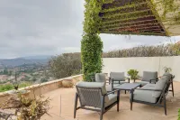 2 Mi to Promenade at Westlake: Mtn-view Haven!
