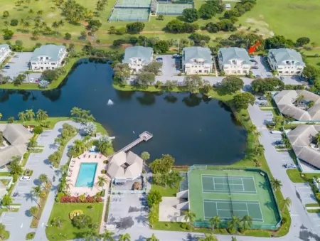 The Horizon Hideaway • Walk To The Beach!