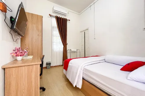 RedDoorz Syariah @ Jl. Candi Kalasan