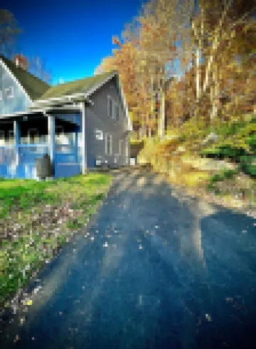 Beautiful Renovated Townhome w/parking