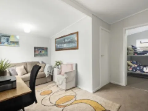 Chill at the Igloo cottage - 100m walk to beach 波塔靈頓酒店