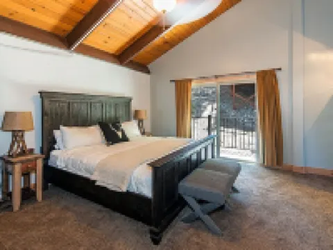 8 bedroom Estate close to the beach Hotels in Zephyr Cove–Round Hill Village