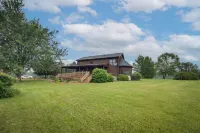 Peaceful Raphine Cottage w/ Deck & Fireplace! - Parking