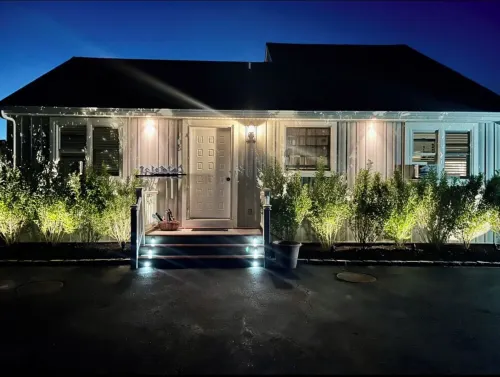 Water Front Beach House w/ Private Beach with 3 Bedrooms/2 Bathrooms/Large Deck Hotels in Southold