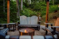 Cozy Pet-Friendly Cabin in Hocking Hills with Hot Tub, Firepit and Hiking Nearby