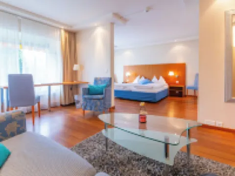 โรงแรมฮอลิเดย์ โรงแรมในธูน