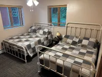 Pond Island Lodge, Orv/ Snowmobile Trail Access from Driveway Hotels in Munising Township