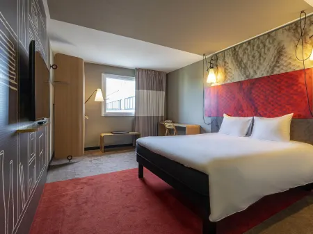 Ibis Paris Pantin Église Отели рядом с достопримечательностью «Chapelle Notre-Dame-de-l'Étoile de Bobigny»