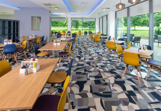 이비스 스타일스 크루 외관