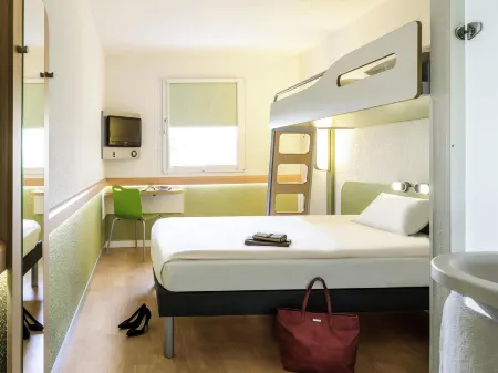 ibis budget Montauban Les Chaumes Отели в г. Альбьа