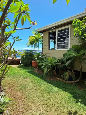 Cozy Bungalow with Exceptional Ocean and Moorea Views Các khách sạn gần Tahiti Lagoon Paradise