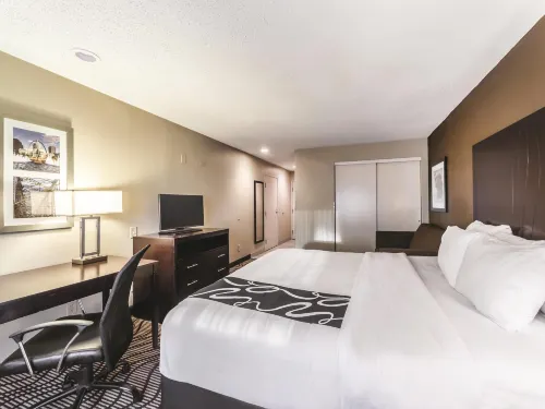La Quinta Inn & Suites by Wyndham Collinsville - St. Louis Hotels in Collinsville