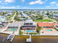 Matlacha/Cape Coral - Kokopelli  House - a  three-story Key West style residence