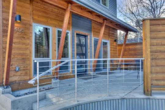 Urban Roundabout 2 Bedroom Home by Redawning