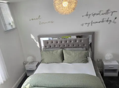 Luxury Stylish Charming City Apartment With Private Entrance in Wolverhampton