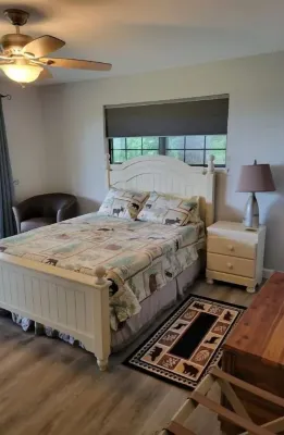 Lakeview Cabin with hot tub