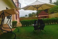 2-Bed - Sleeps 6 - Pet Friendly & Parking Hotels in 