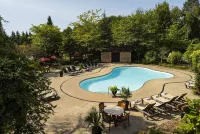 Georgian Bay Hotel, Trademark Collection by Wyndham - Pools