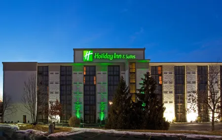 Holiday Inn & Suites Cincinnati-Eastgate (I-275E)