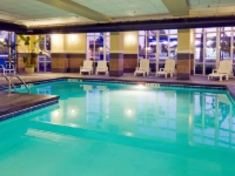 โรงแรม ฮอลิเดย์ อินน์ เอ็กซ์เพรส แอนด์ สวีทส์ โคลัมเบีย-ฟอร์ต แจ็คสัน บาย IHG โรงแรมในโคลัมเบีย