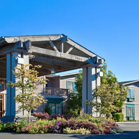 Holiday Inn Express & Suites CARPINTERIA by IHG