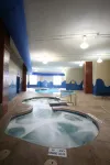 Holiday Inn 奧馬哈市中心 - 機場 - 浴缸