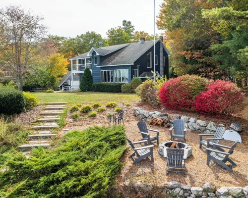 Lakefront Retreat | Sleeps 10 | Private Beach Hotels in Standish