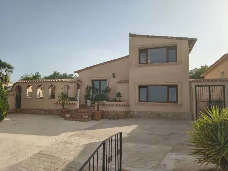 Casita Leon - Peaceful Villa Retreat with Private Pool & Panoramic Views.