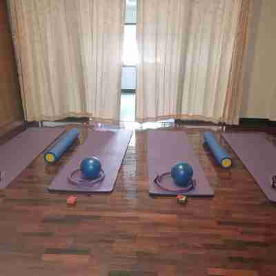 Creativitea2 Airpurifier Pet-ok mtn view balcony Fitness & Recreational Facilities
