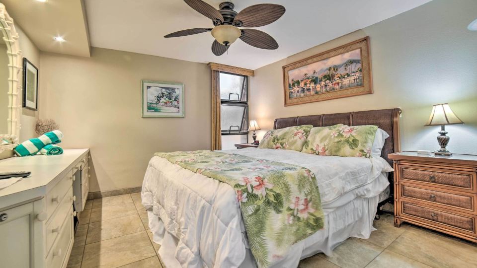 Beachfront Condo Sunset Views and Pool Access!