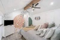 Tranquil Treehouse Loft - Golf Course Views