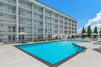 Spark by Hilton Chattanooga Downtown - Pools