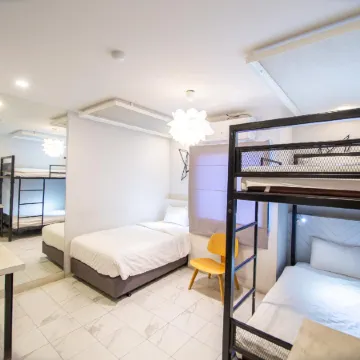 WE Terminal Hotel Отели рядом с Аэропорт Чиангмай