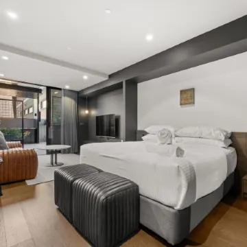 Convenient Braddon Studio with Parking