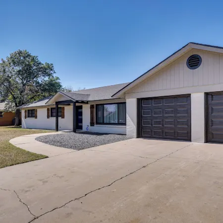 Backyard & Game Room! Home in Heart of Midland