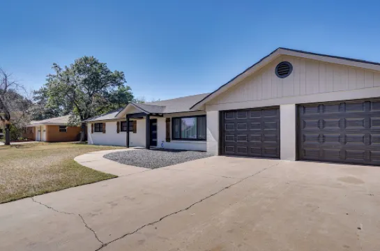 後院和遊戲室！位於米德蘭中心的家