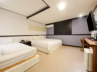 Elysee Hotel Các khách sạn gần Phòng tranh Gallery 604