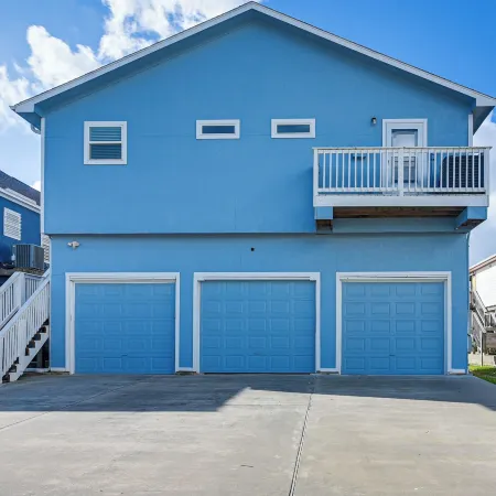 Galveston Bay Views and Pier! San Leon Gulf Getaway